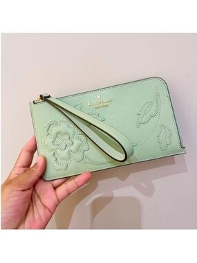 Kate Spade Lucy Floral Applique Medium L-zipWristlet # KL856